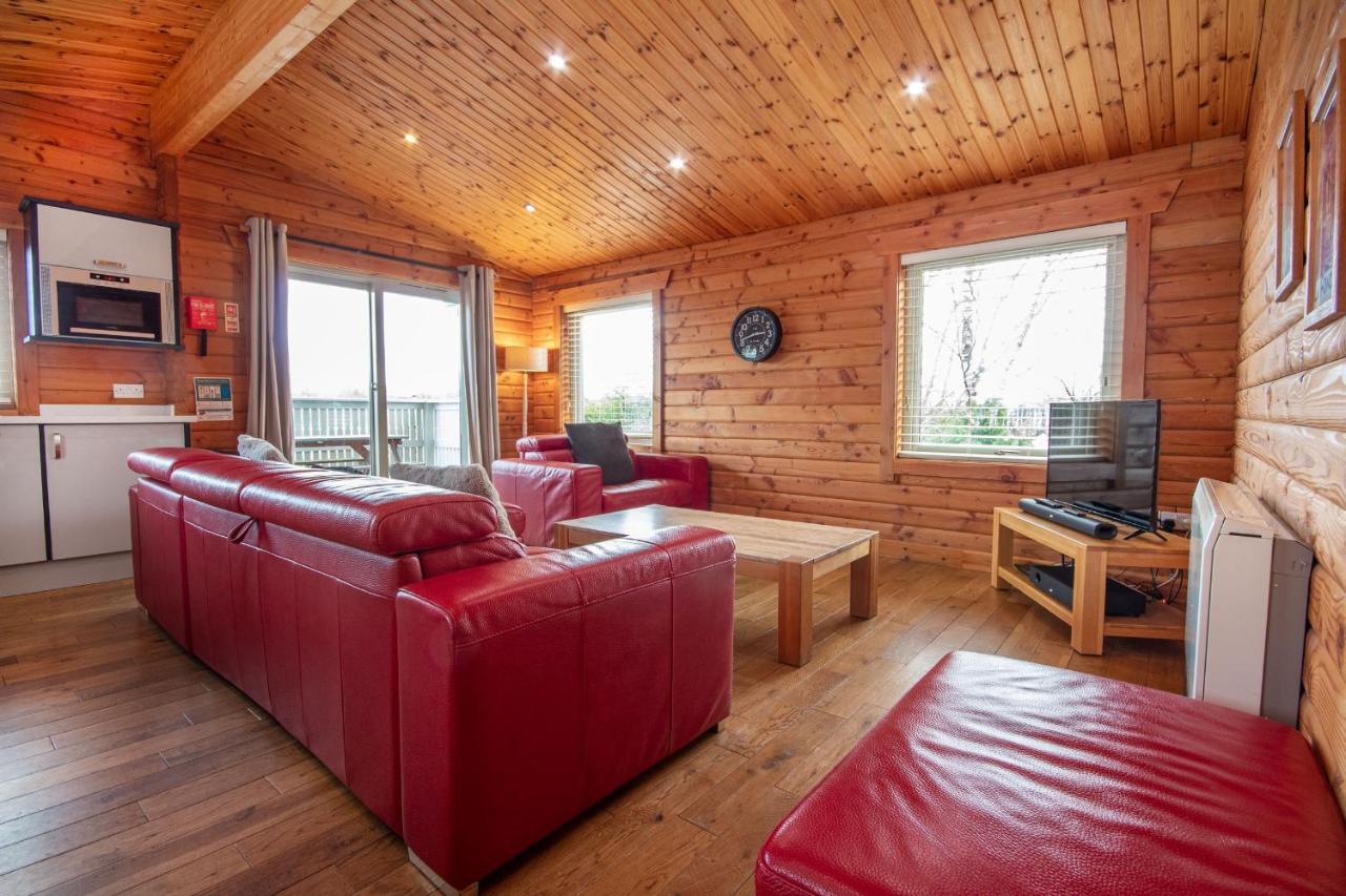 Aviemore Lodges Екстериор снимка
