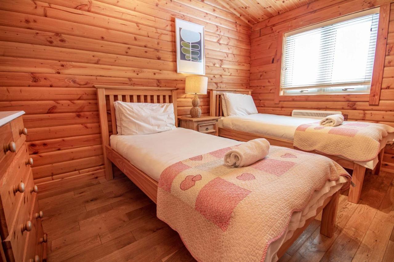 Aviemore Lodges Екстериор снимка